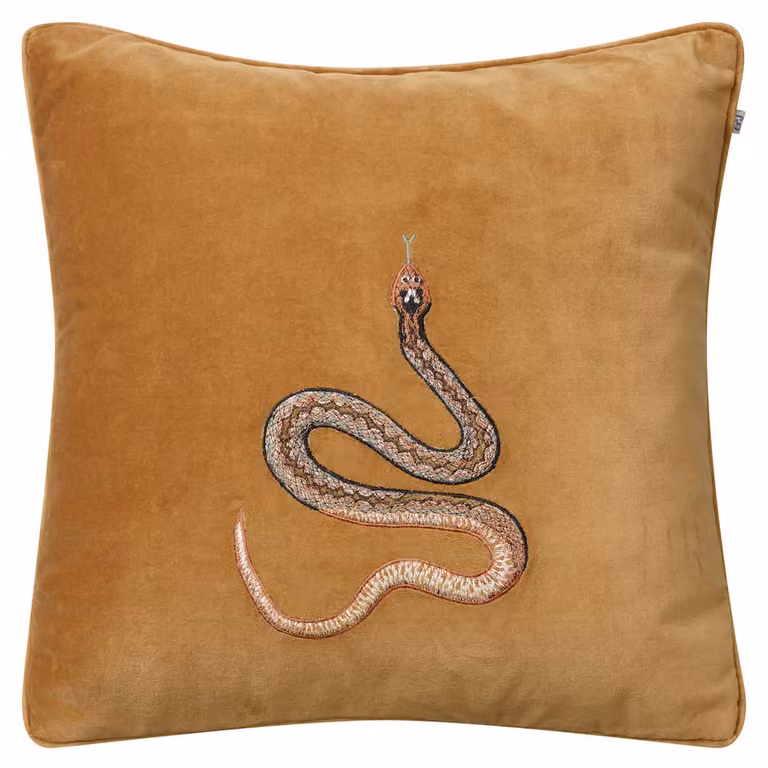 Chhatwal & Jonsson Kussenhoes met geborduurde cobra, Masala-geel, 50 x 50 cm