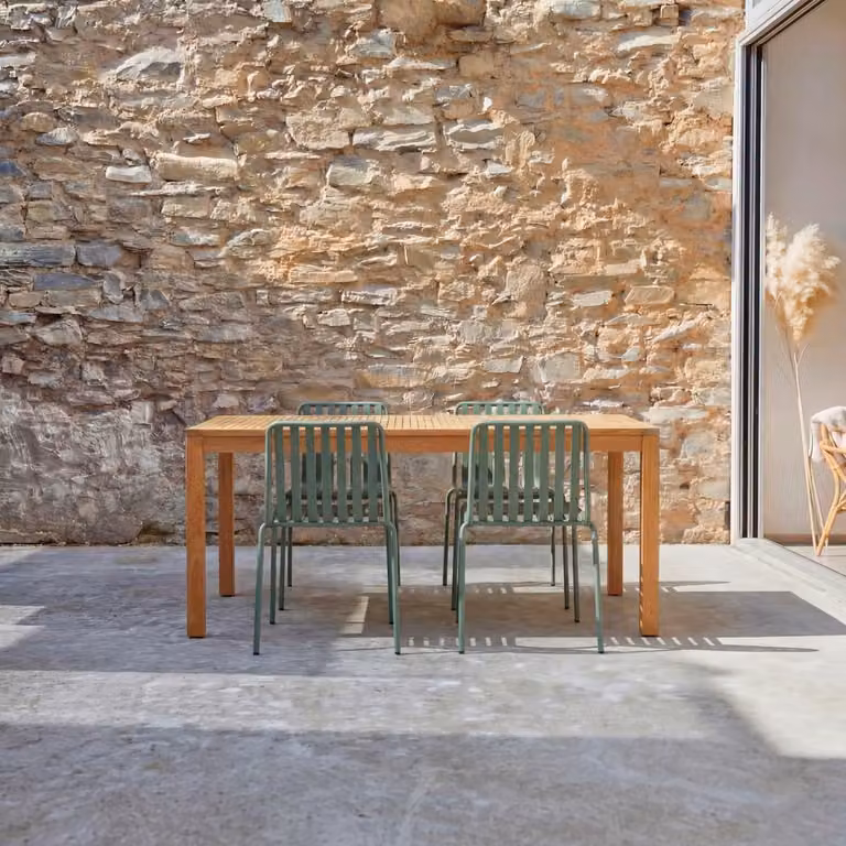 Tikamoon Teo Tuinset met 4 stoelen van massief teak en groen metaal