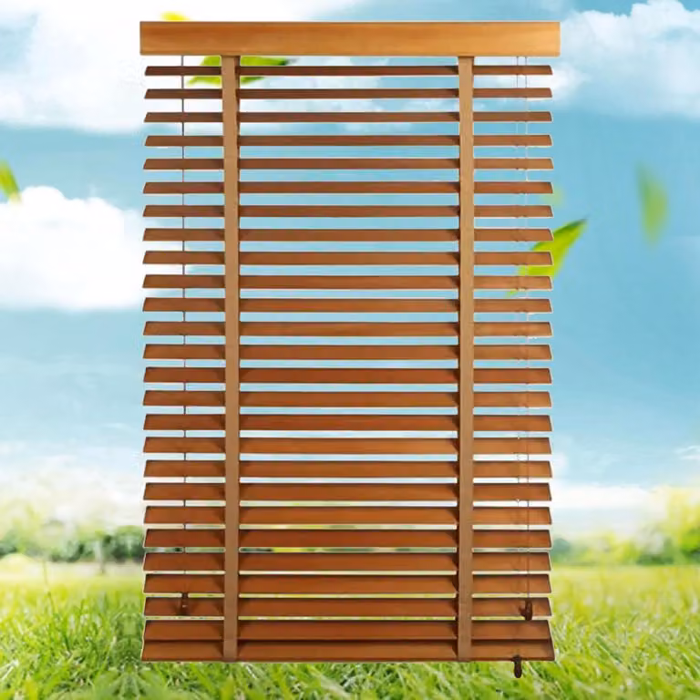 Houten Jaloezieën met 50 mm Lamellen van Natuurlijk Massief Hout voor Privacy en Zonwering