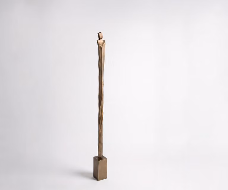 Handgemaakt aluminium beeldje Statera Aurum Satin B12 x D12 x H163 cm