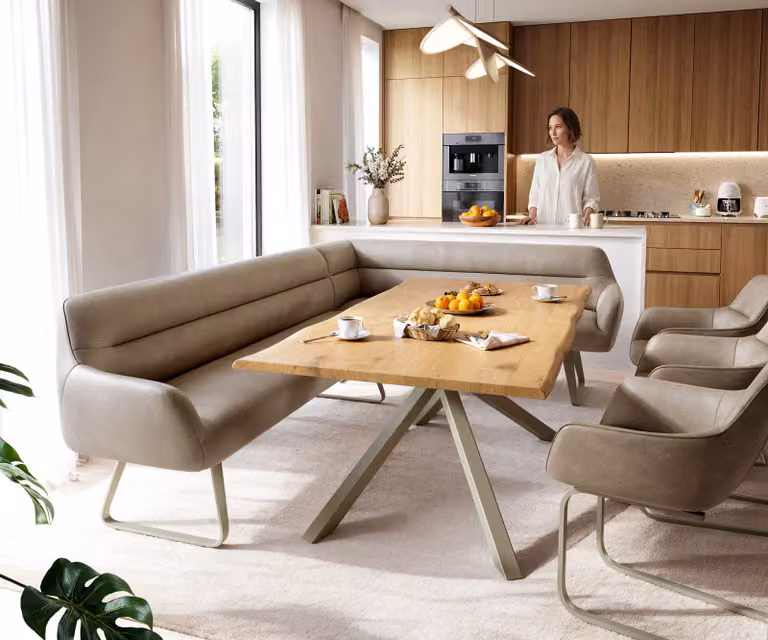 DELIFE Taya-Flex Eetkamerbank in beige microvelours met L-vormig design en platte sledebasis, B: 282 cm, D: 190 cm, H: 105,6 cm
