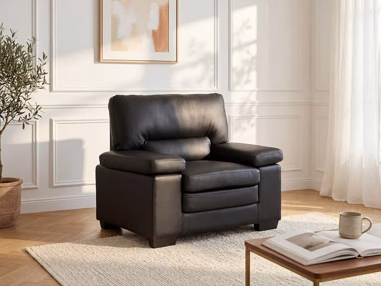 MIMAS fauteuil van zwart buffelleer met armleuningen