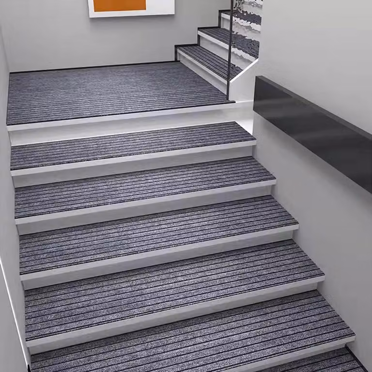 Grijs antislip trapmat voor extra veiligheid en grip, 26 x 75 cm