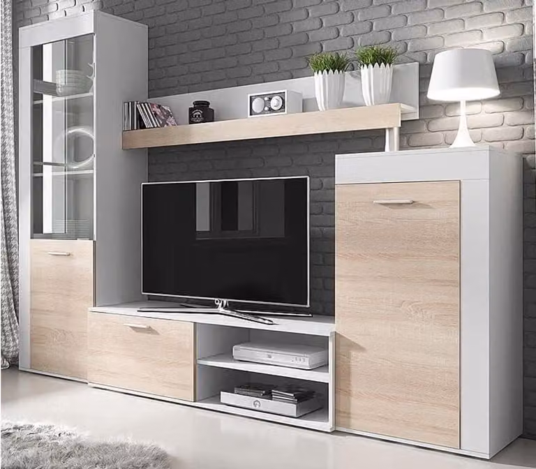 Moderne woonwandset voor de woonkamer met glazen deuren en open schappen in mat wit