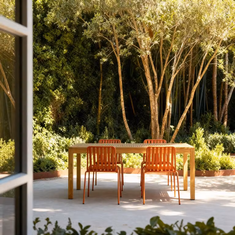 Tikamoon Tuinset Teo met 4 stoelen van massief teak en oranje metaal