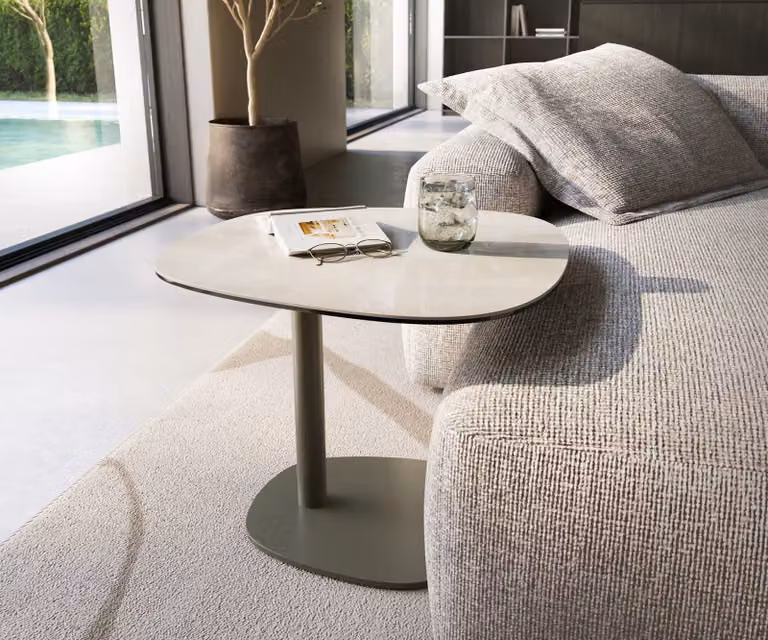 DELIFE Bijzettafel Edge Onyx Champagne met keramisch blad en metaal effectafwerking, B/D/H: 60 x 60 x 42 cm