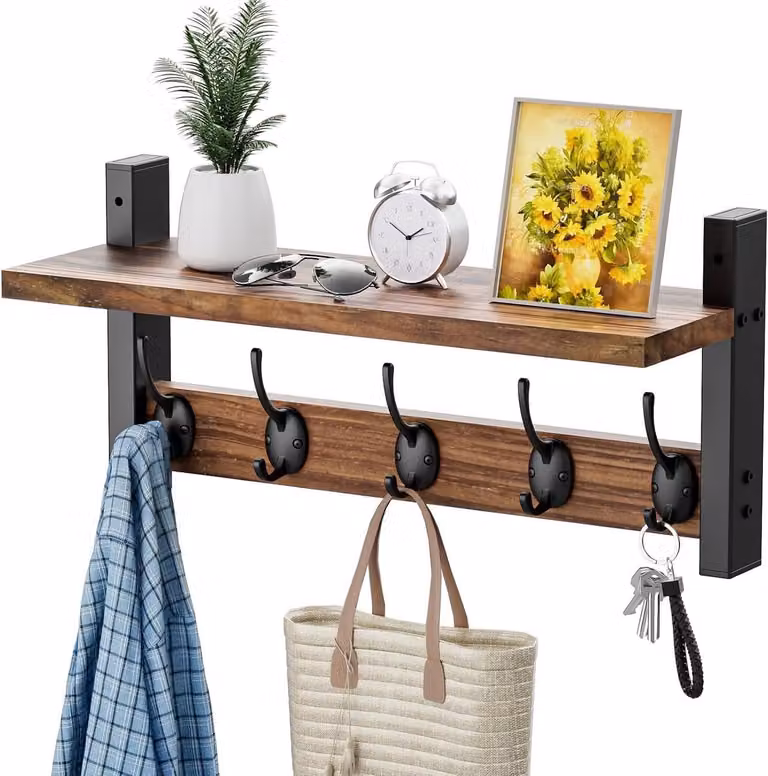 Houten wandkapstok met plank en vijf metalen haken in houtkleur en metaal