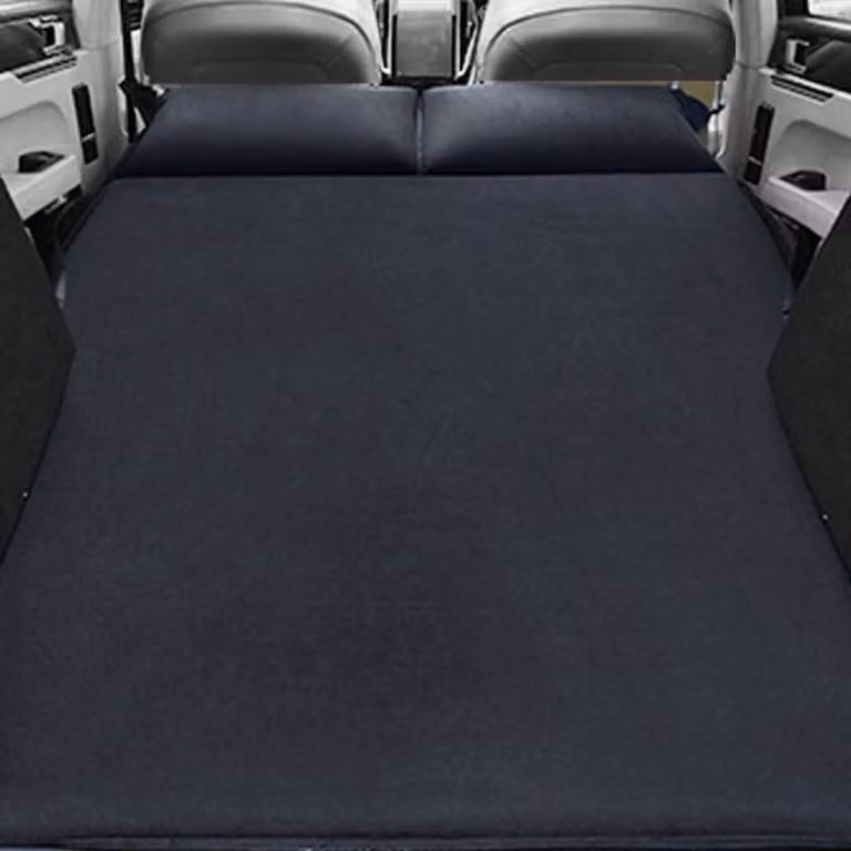 Zwarte opblaasbare luchtmatras voor in de auto en voor outdoor reizen met verdikt materiaal
