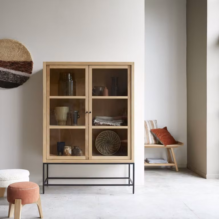 Tikamoon Vitrinekast van massief eikenhout met glazen deuren, Bruin/Beige, B: 120 cm, D: 45 cm, H: 172,5 cm