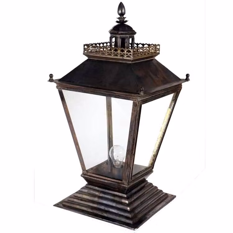 Limehouse Chateau Gate Landelijke Buitenlamp Medium - Handgemaakt Gepoetst Koper