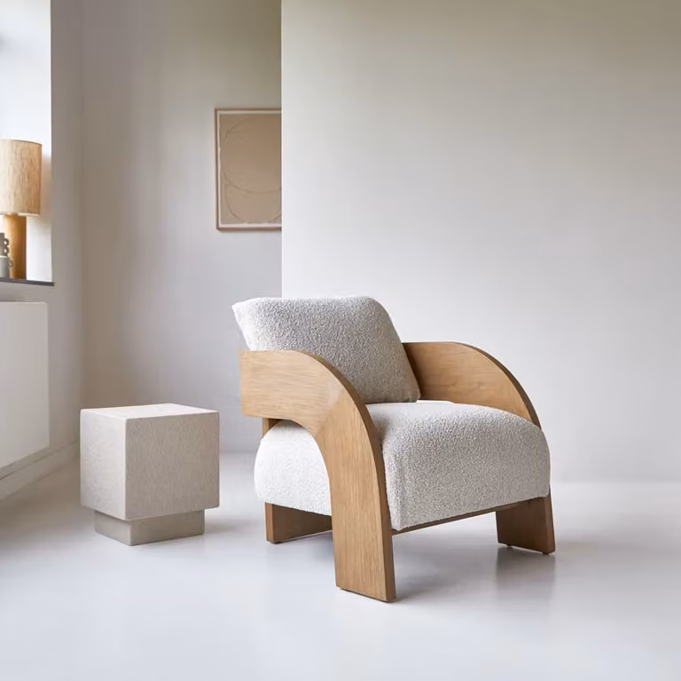 Tikamoon Lounge Fauteuil met Massief Houten Frame en Beige Bouclé Stof