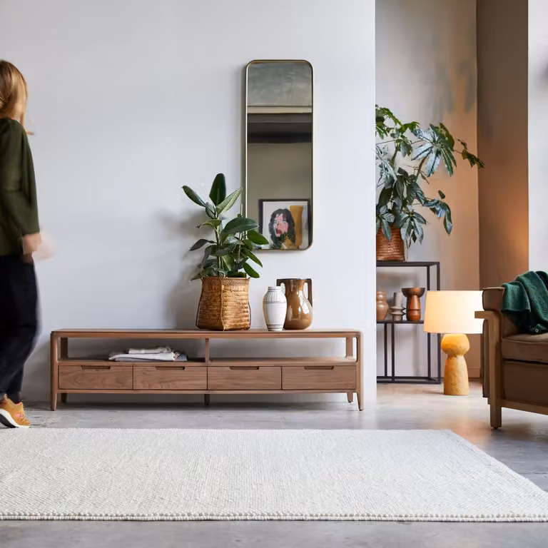 Tikamoon Arto Tv-meubel van massief notenhout - Bruin - B: 180 cm, D: 40 cm, H: 45 cm
