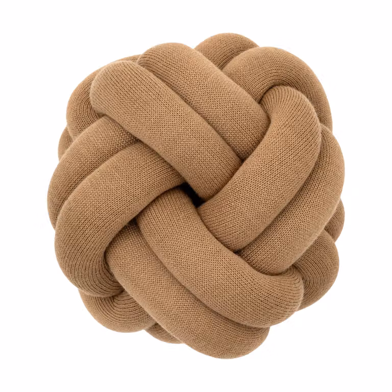 Design House Stockholm Knot kussen Camel