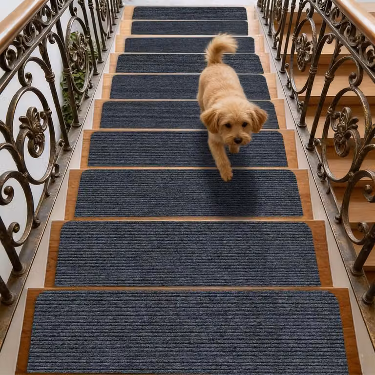 Donkergrijze antislip traptredematten met zelfklevende rug, 55 x 22 cm