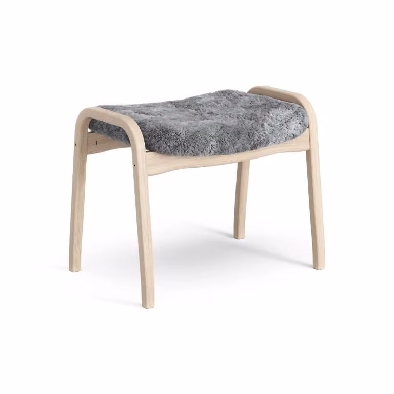 Swedese Lamino voetenbankje Eik wit gepigmenteerd met schapenvacht Scandinavian Grey grijs