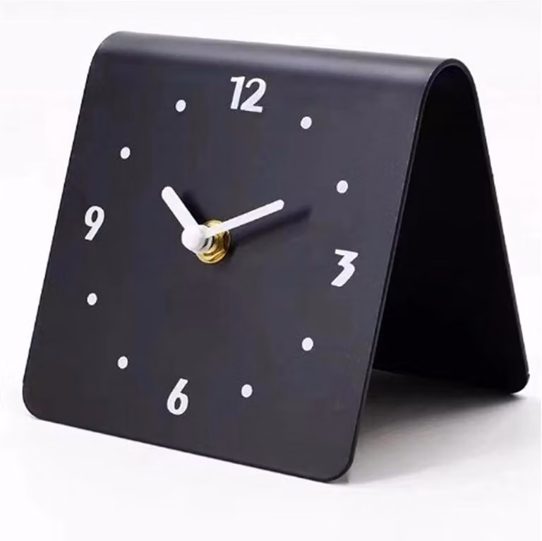 Tnfeeon Klassieke Tafelklok - Metalen Analoge Klok met Stil Uurwerk en Alarm - Elegant Design voor Slaapkamer en Woonkamer