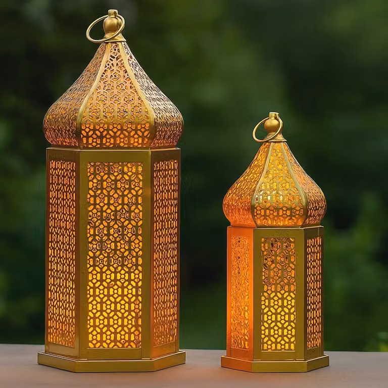 Set van 2 Gouden Marokkaanse Lantaarns - Decoratieve Kaarsenhouders voor Binnen en Buiten