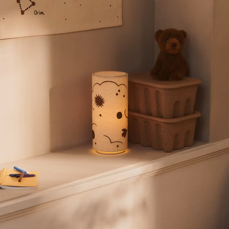 ferm LIVING Skye LED tafellamp met linnen kap in naturel, Hoogte: 27 cm