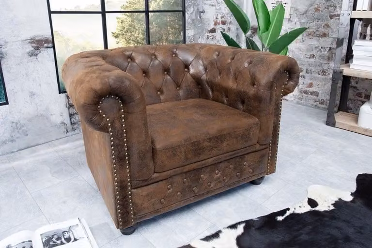 Chesterfield fauteuil antiekbruin met knoopstiksel en veerkern Breedte: 110 cm