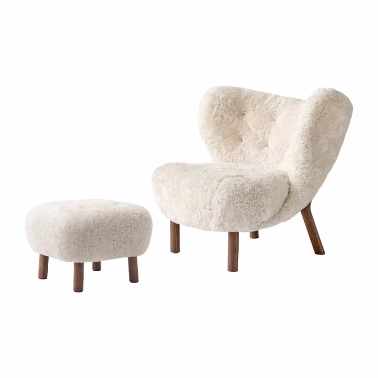 &Tradition Little Petra VB1 fauteuil met poef, walnoot en Moonlight bouclé stof