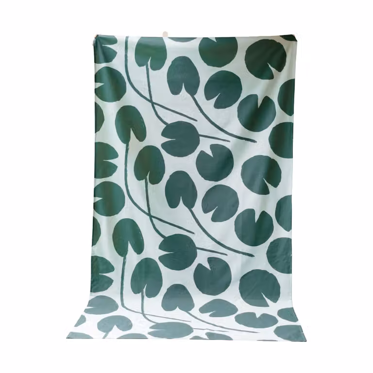 Fine Little Day Tafelkleed Waterlelies Lichtgroen-groen, 147 x 250 cm