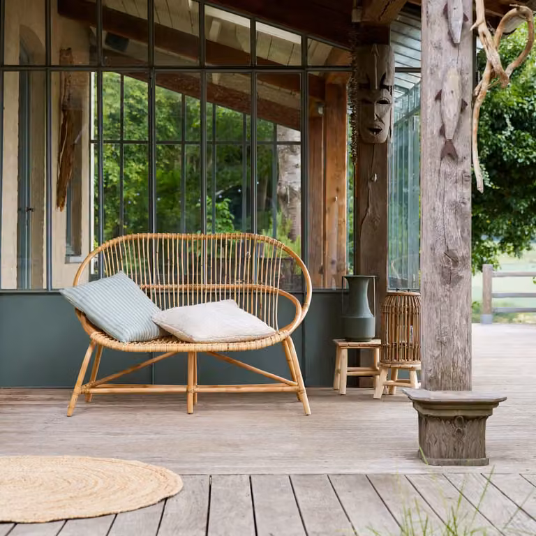 Tikamoon Tuinbank Boho Rattan met Armleuningen en Kussens - Beige