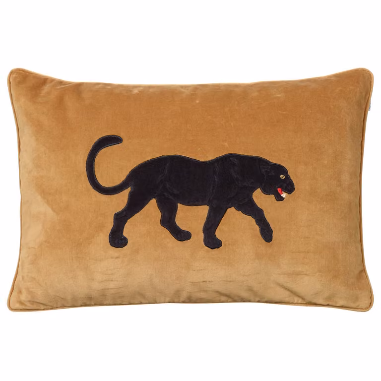 Chhatwal & Jonsson Kussenhoes met geborduurde zwarte panter, Masala-geel, 40 x 60 cm