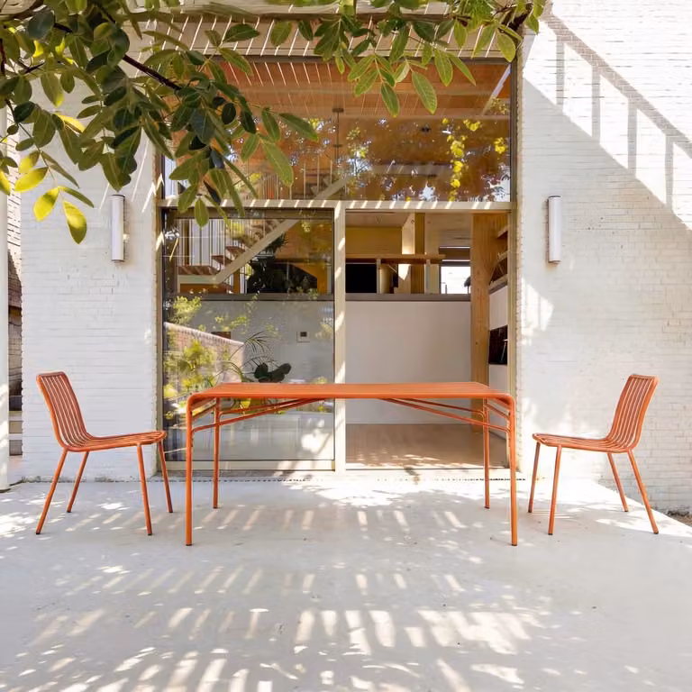 Tikamoon Gaby Rechthoekige Tuintafel - Oranje - Metaal - B: 180 cm, D: 90 cm, H: 75 cm